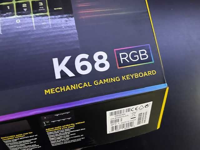 Teclado Corsair K68 RGB