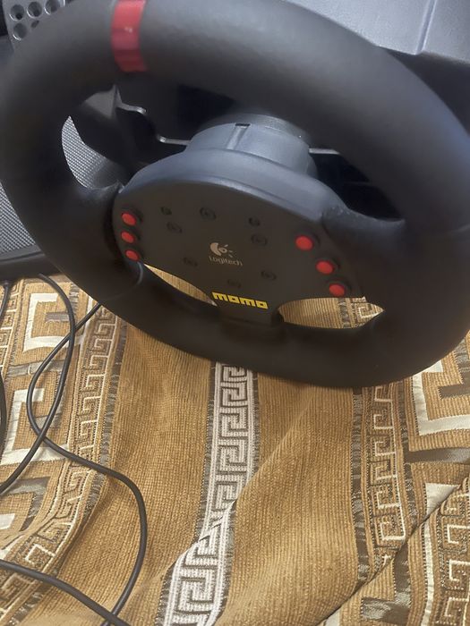 Руль для пк Ligitech Momo racing