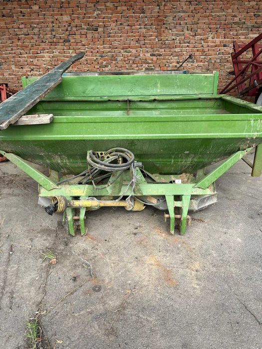 Amazone-18 Розкидач мінеральних добрив