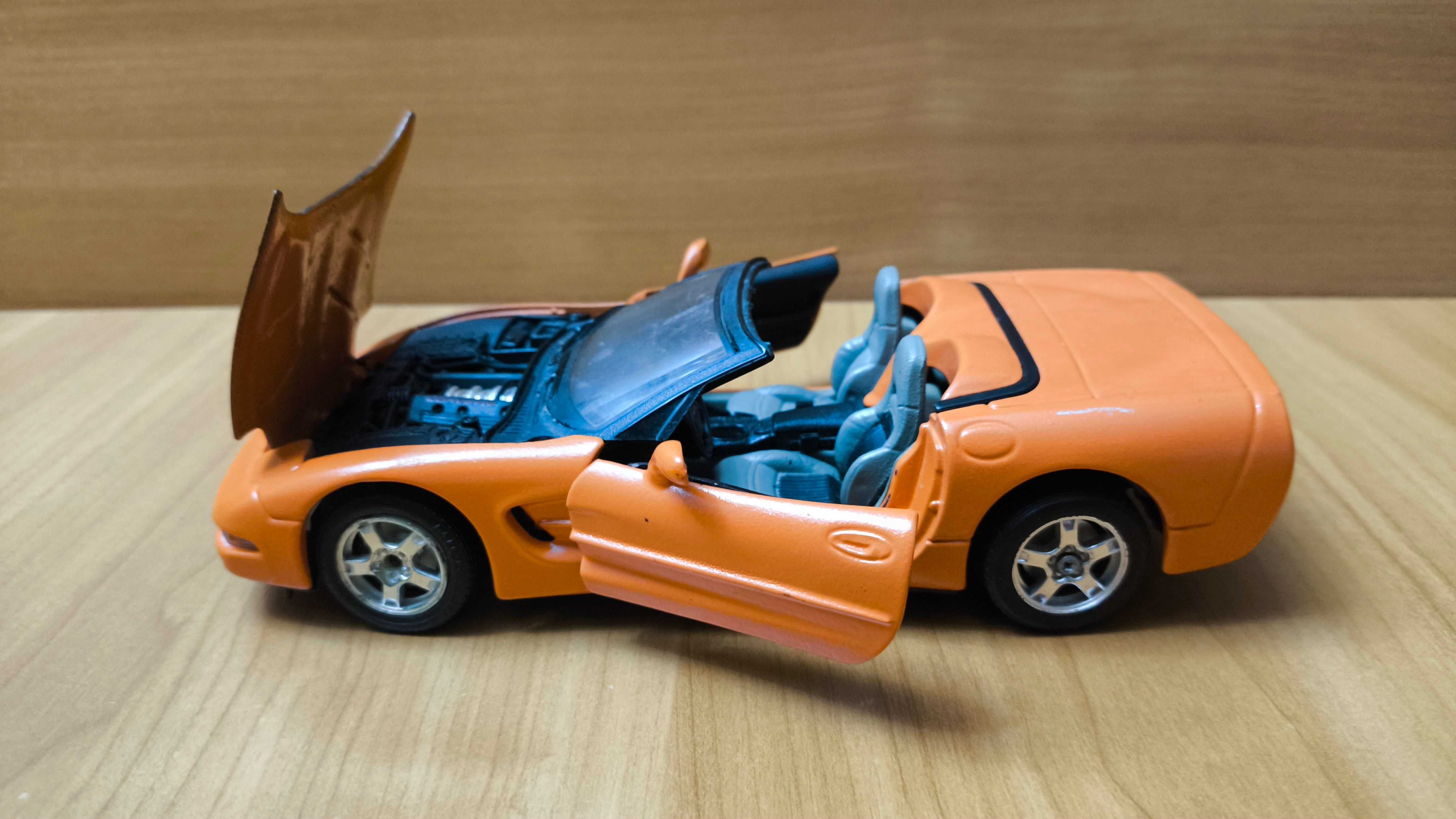 Колекційна модель Chevrolet Corvette 1997 1.24 Bburago Itlay