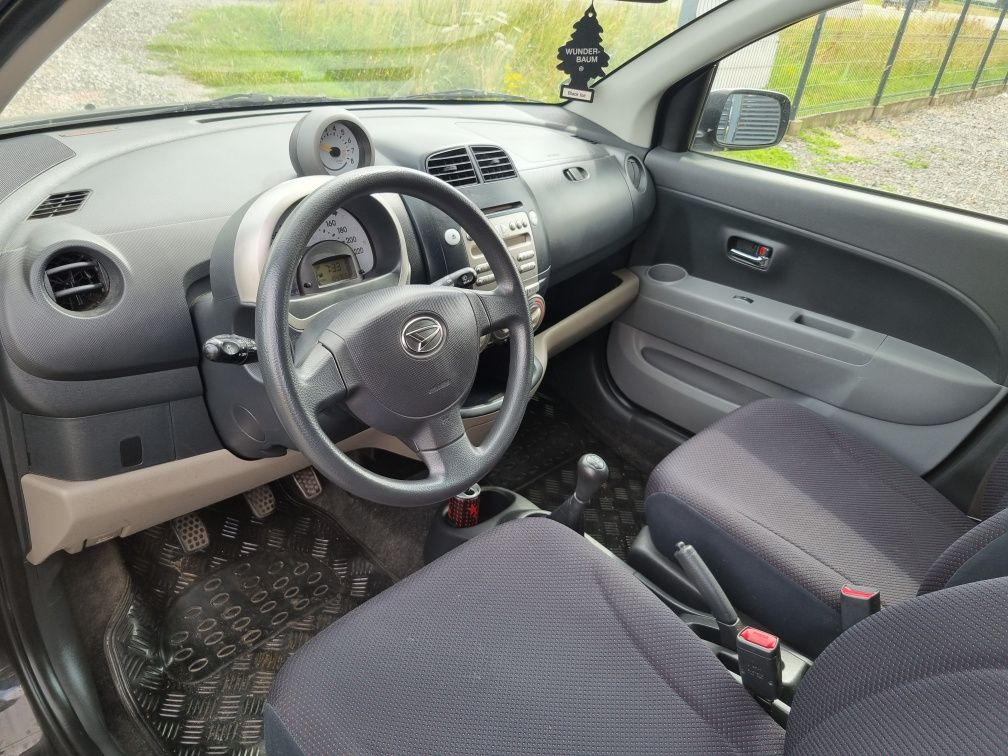 Daihatsu sirion 1.3 benz / Toyota yaris
