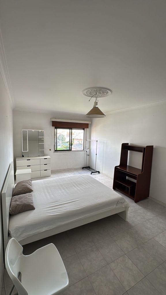 Arrenda-se quarto