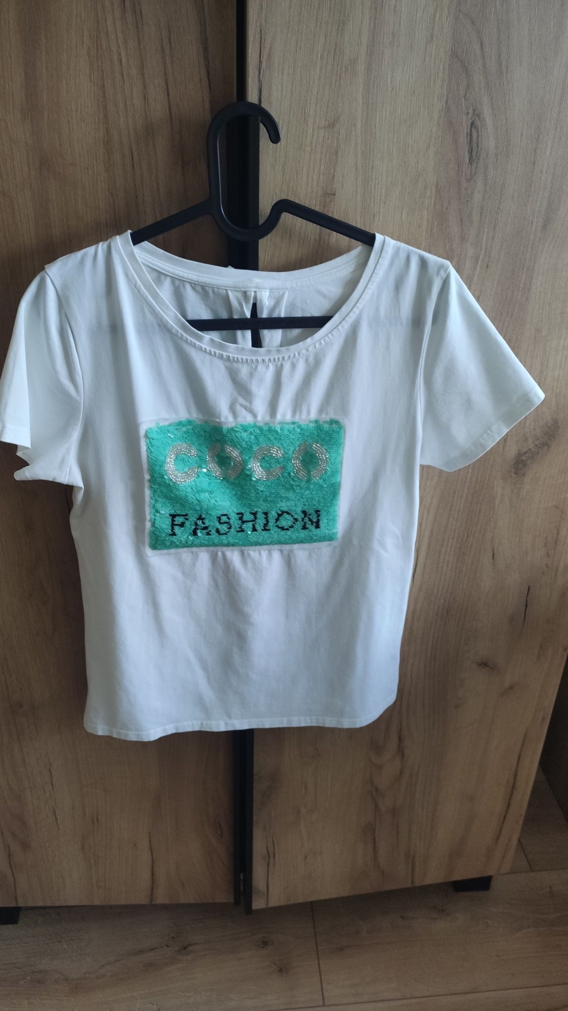 T-shirt bluzka krótki rękaw napis Coco biała rozmiar S-M