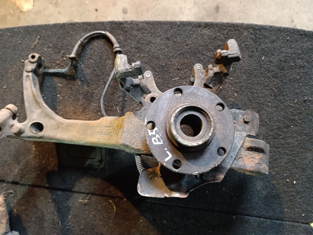 Zwrotnica piasta lewa zawieszenie audi A6 C5 a4 b5 volkswagen passat B