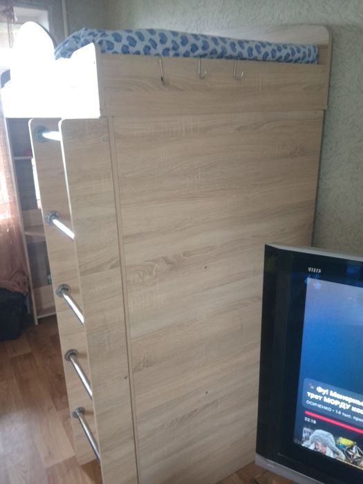 Кровать чердак с столом И шкафом