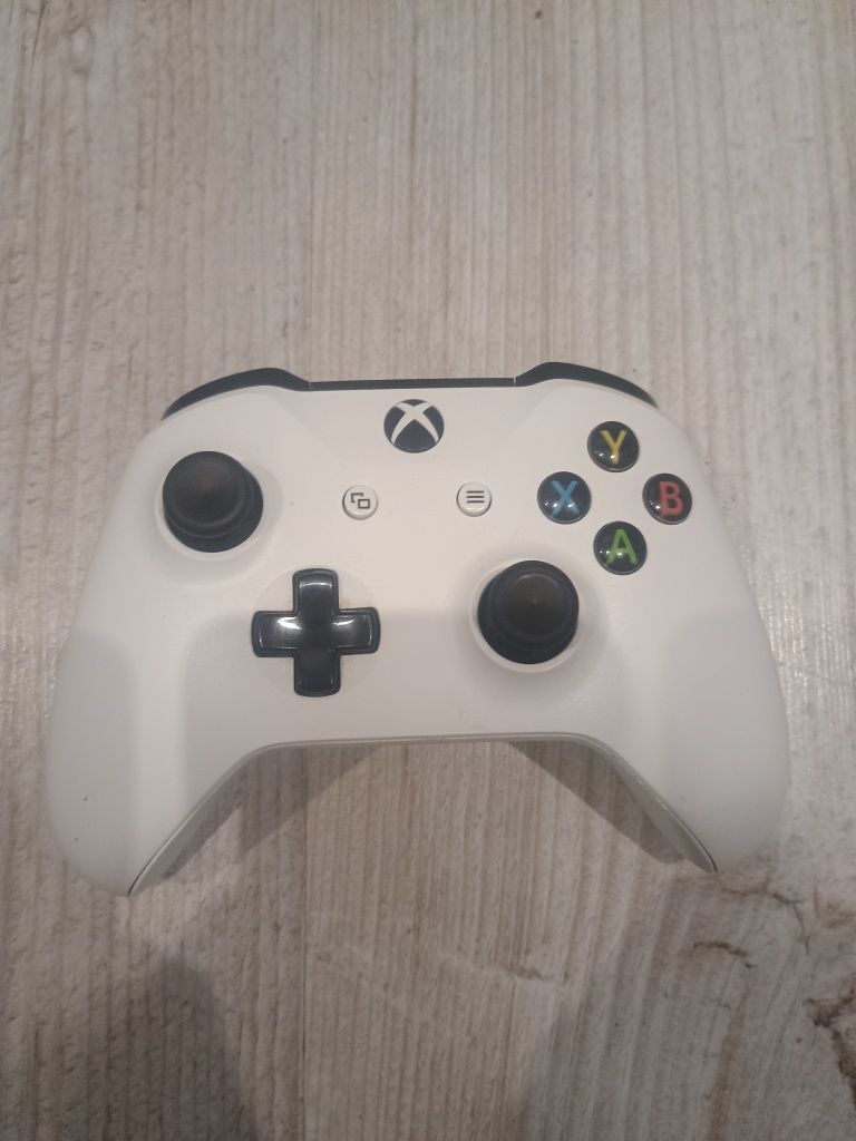 konsola Xbox one s + pad