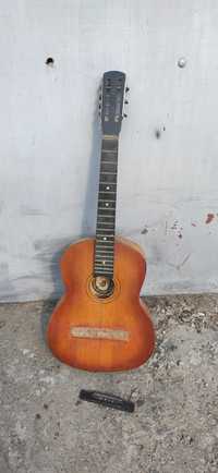 Гітара дерев'яна