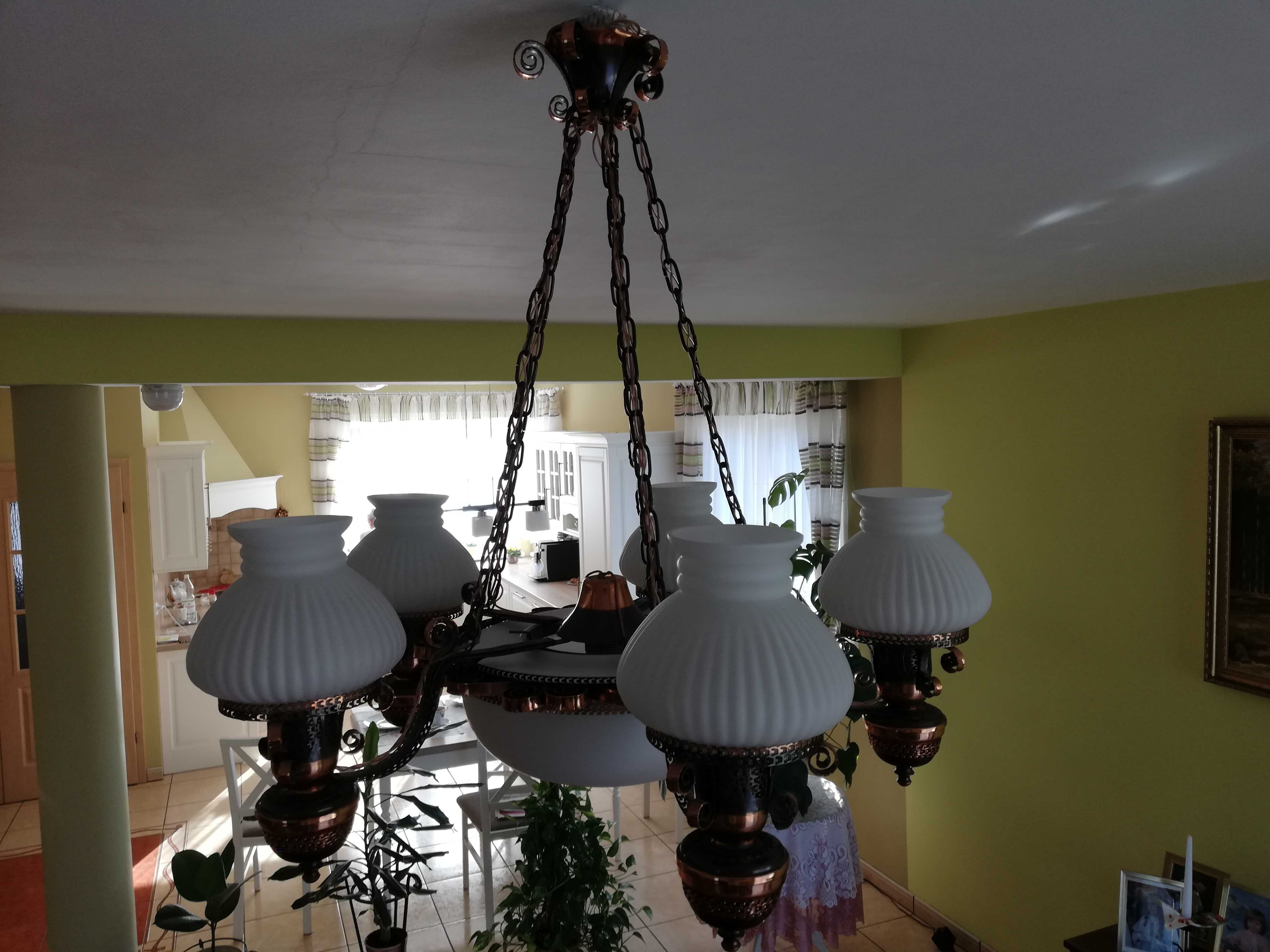 Lampy sufitowe do salonu