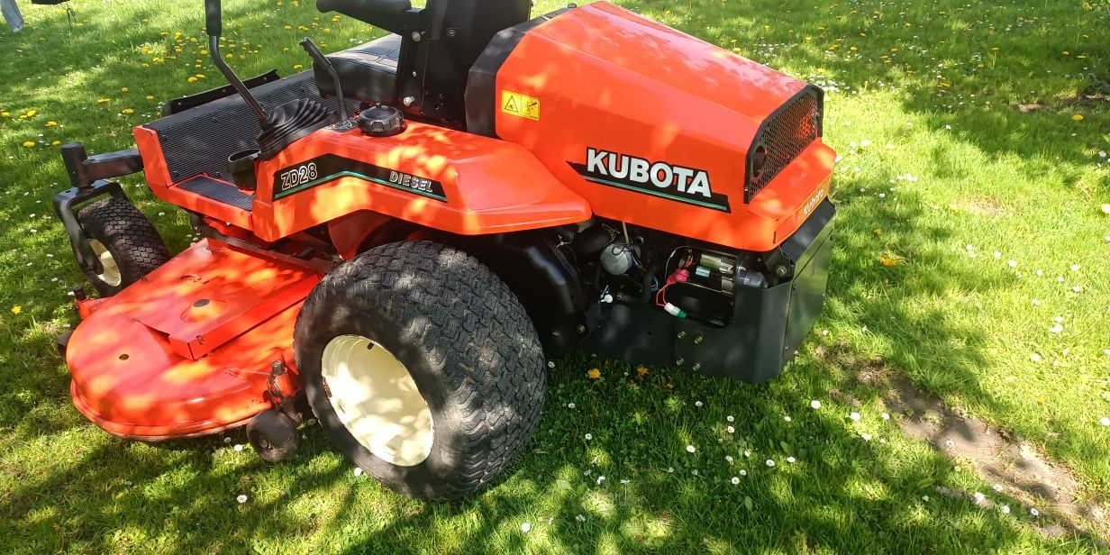 Kosiarka traktorek Kubota zd28 zerowy promień skrętu