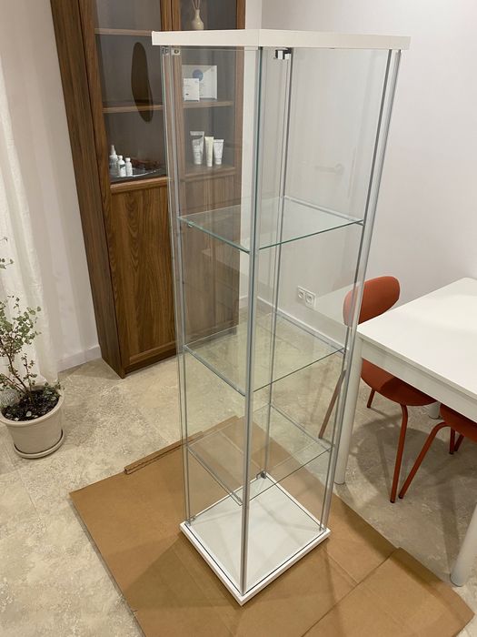 Biała Witryna Gablota szklana IKEA