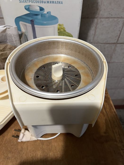 Соковижималка Журавінка СВСП-102