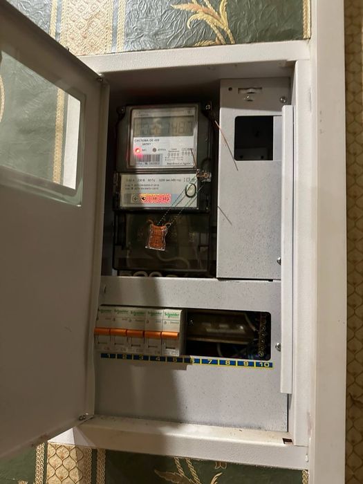 Продається трикімнатна квартира