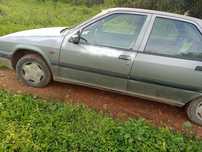 Carro com muito bom motor, quase dado