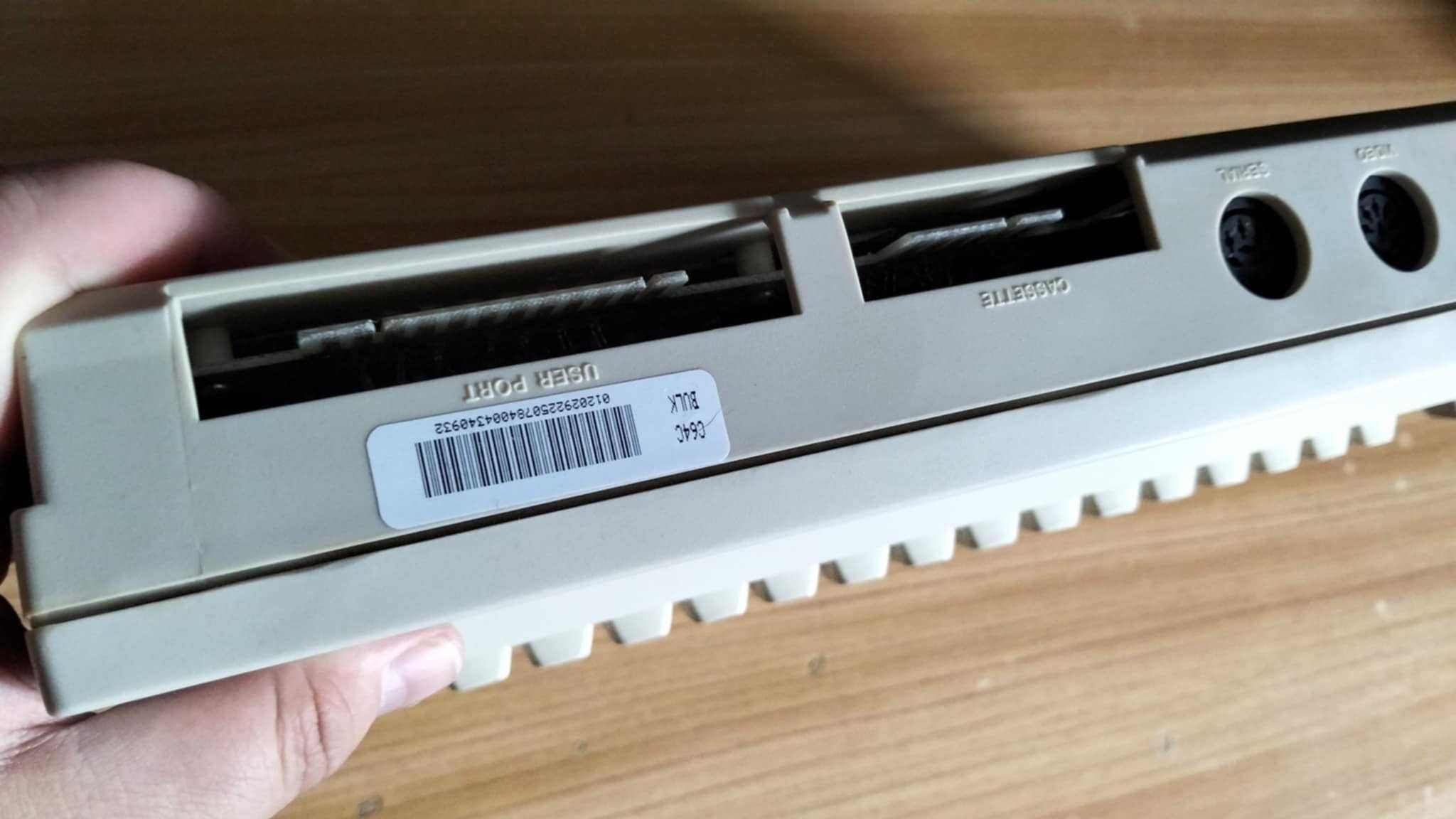 Commodore 64 C64 C64C plus zasilacz w świetnym stanie