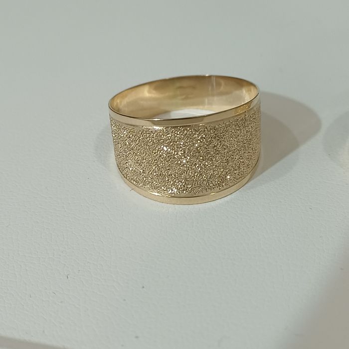 Złoty pierścionek szeroki ldiamentowany prosto z Włoch