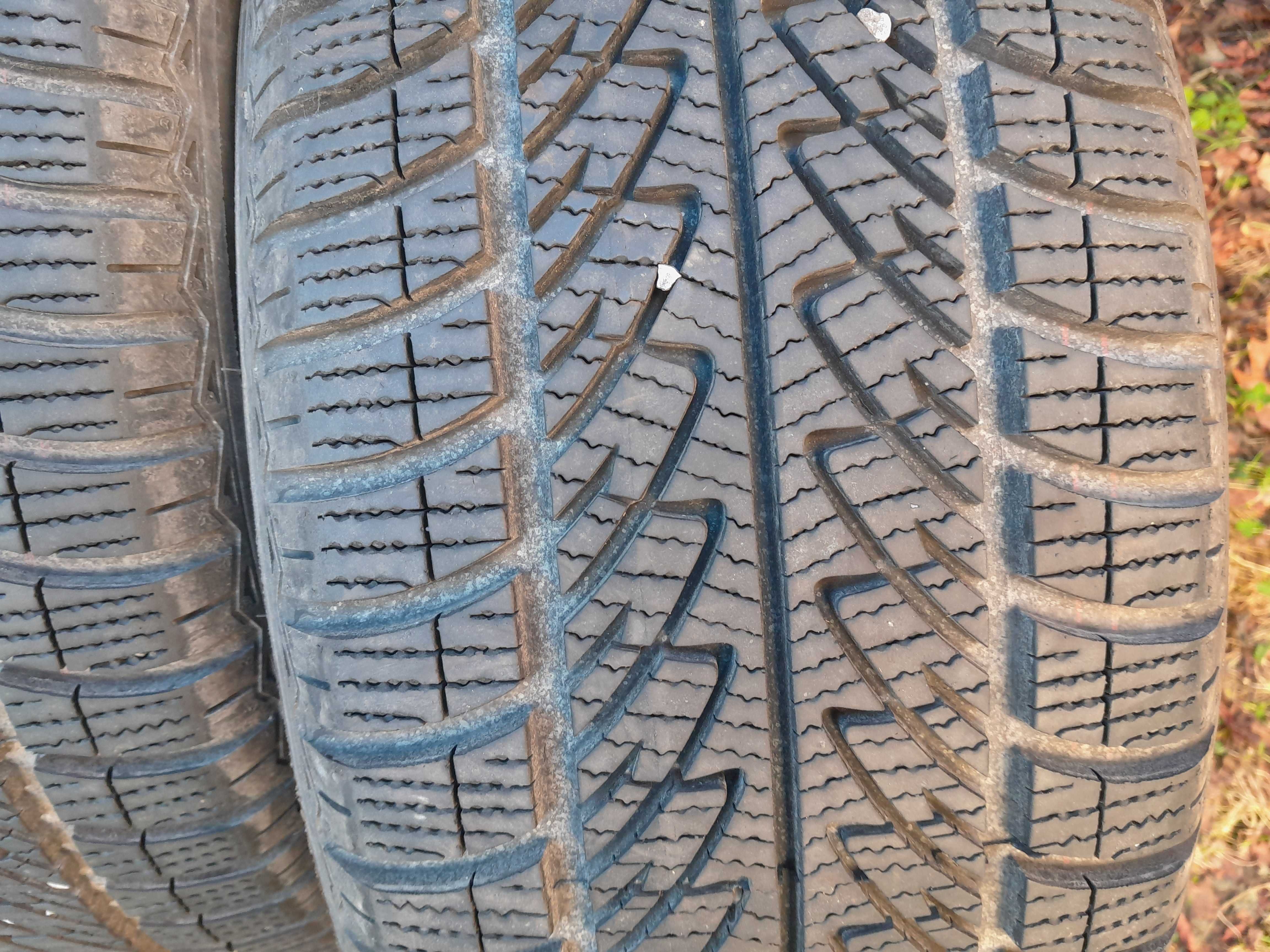 Opona zimowa goodyear  17 cali