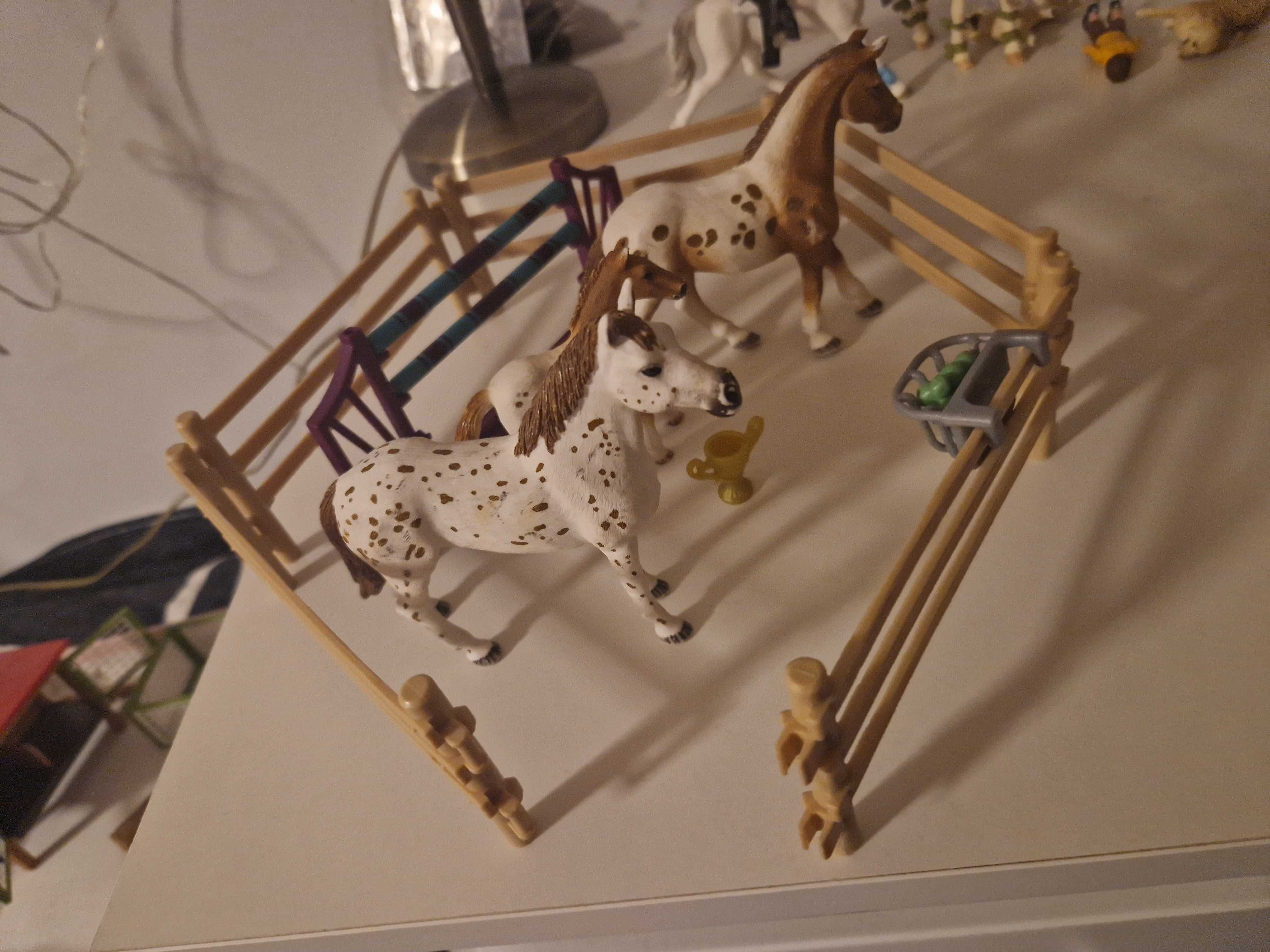 Sprzedam zestaw treningowy rodzina rasy Appaloosa Schleich 42433.