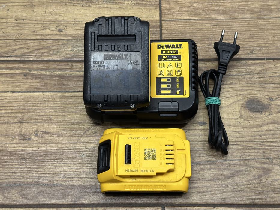 Zestaw | dwa akumulatory, baterie 18V 2AH i ładowarka DCB112 DeWalt