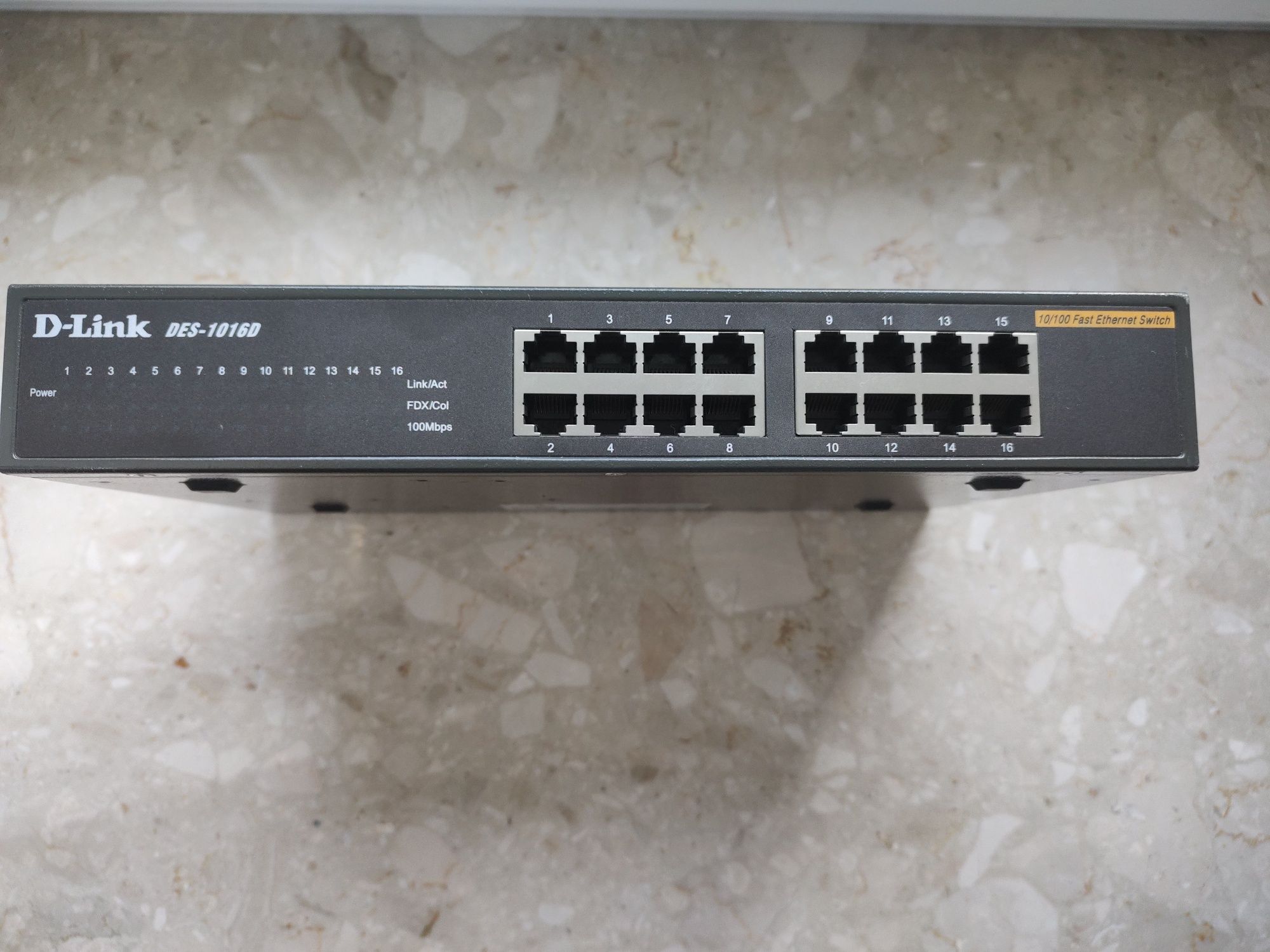 Switch 16 portów D-Link DES-1016D 10/100 Fast Ethernet Switch