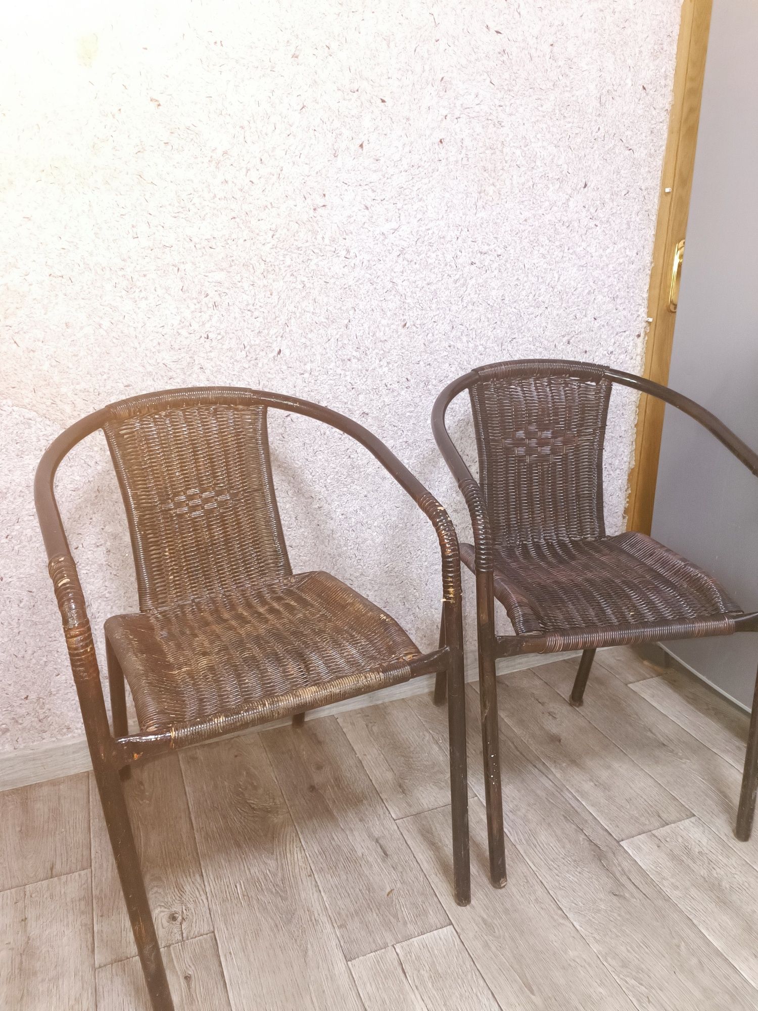 Продам стільці садові
