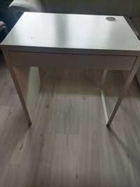 Białe biurko z szufladą