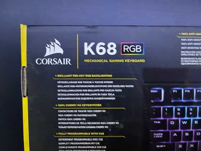 Teclado Corsair K68 RGB