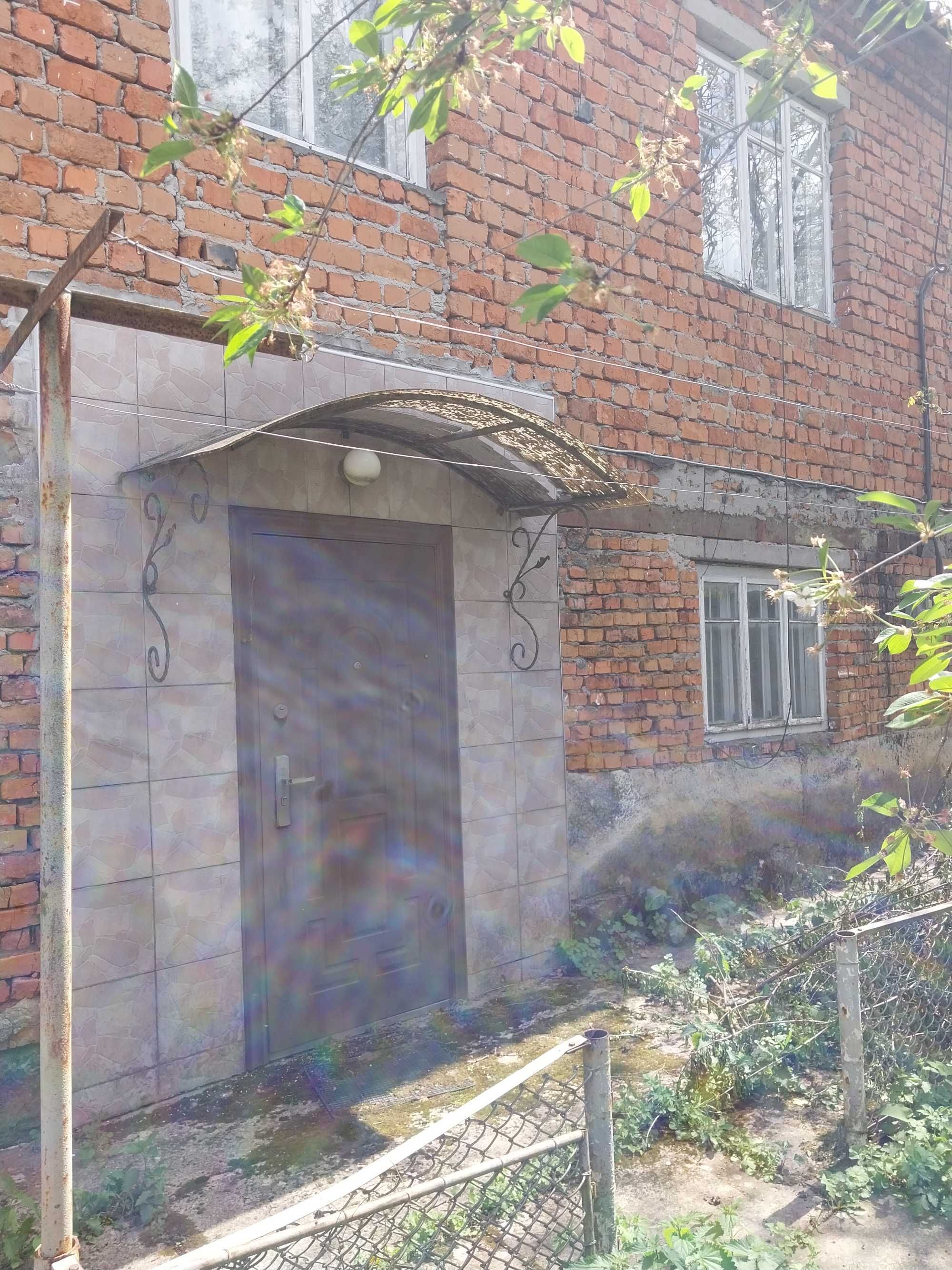 Терміново продається будинок 2 поверхи, р - н Центр