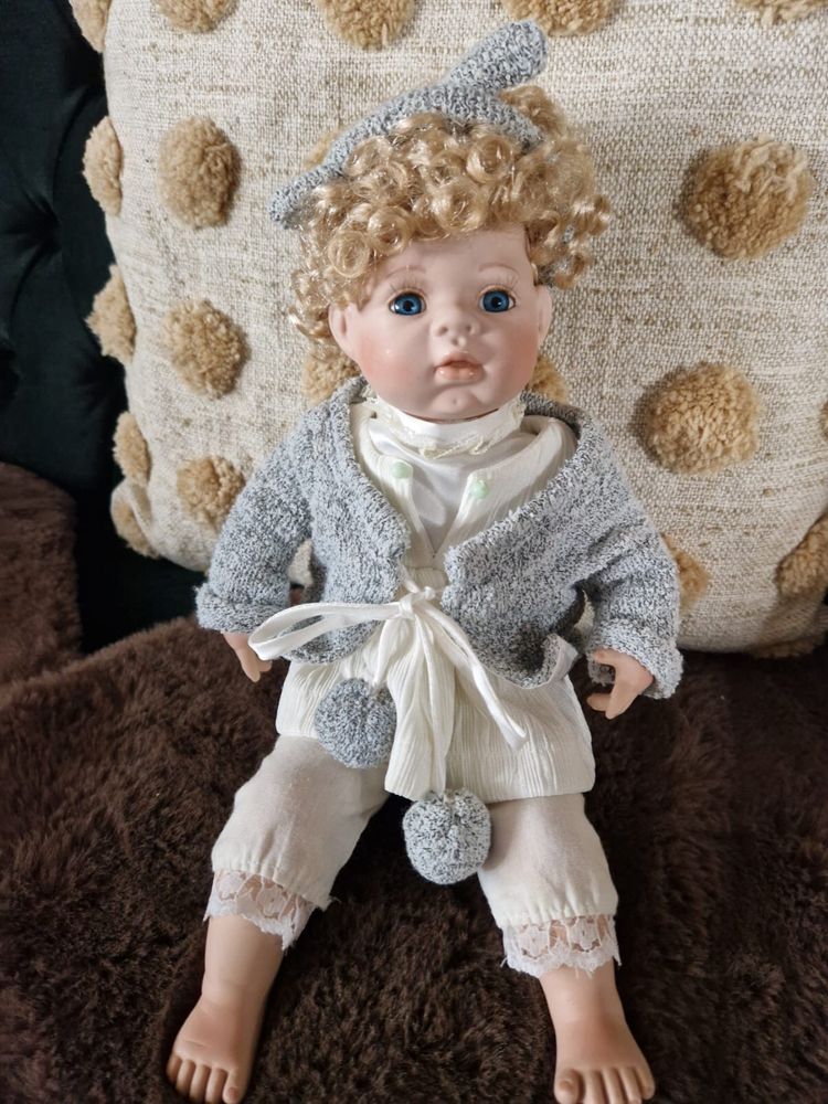 Lalka wykonana z porcelany