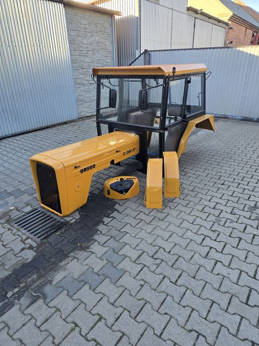 Kabina c360 c330 Maska c360 Kabina ciągnikowa C360 Nowość