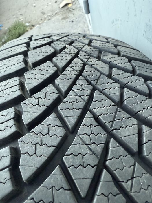 Шини зимові 235/65R18 bridgestone blizzak