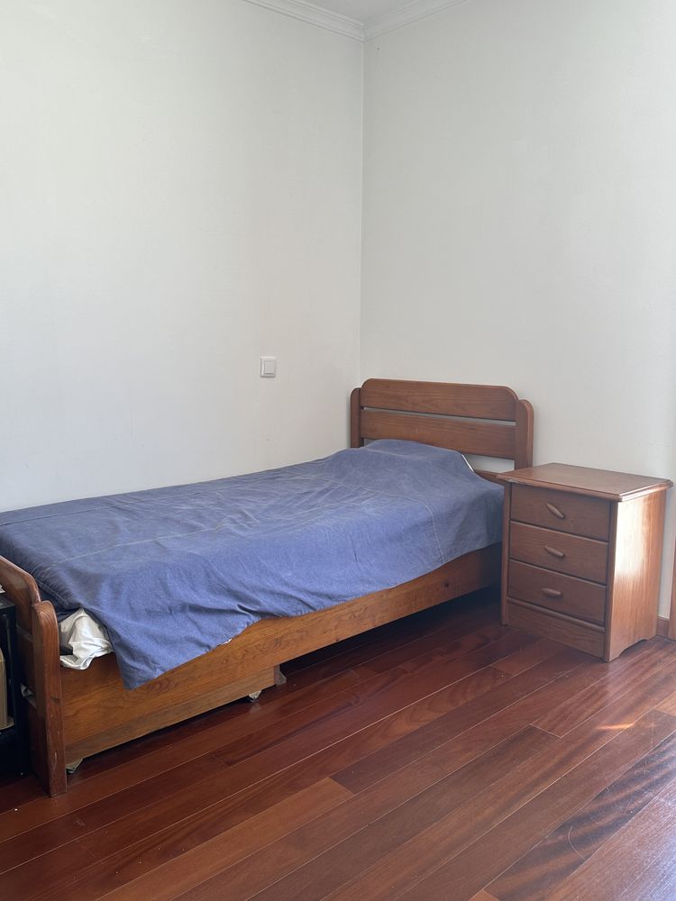 Cama de Solteiro + mesinha + colchão