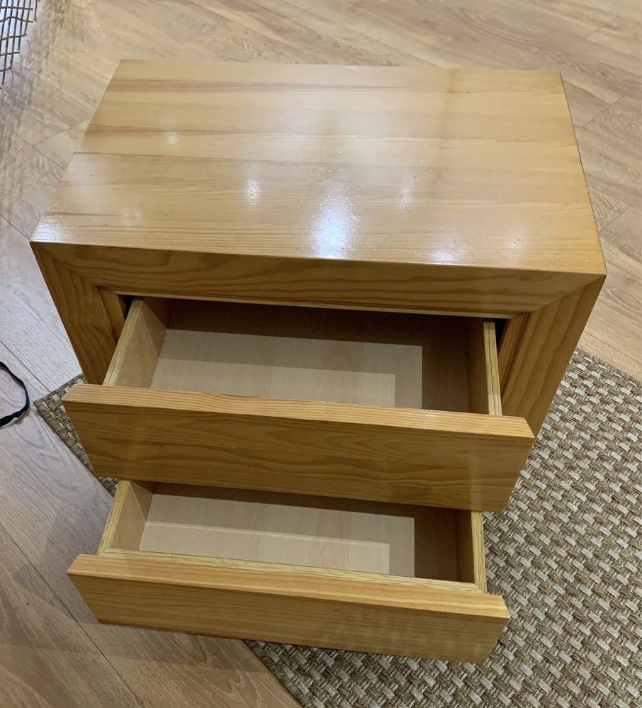 Mesa de cabeceira + cama