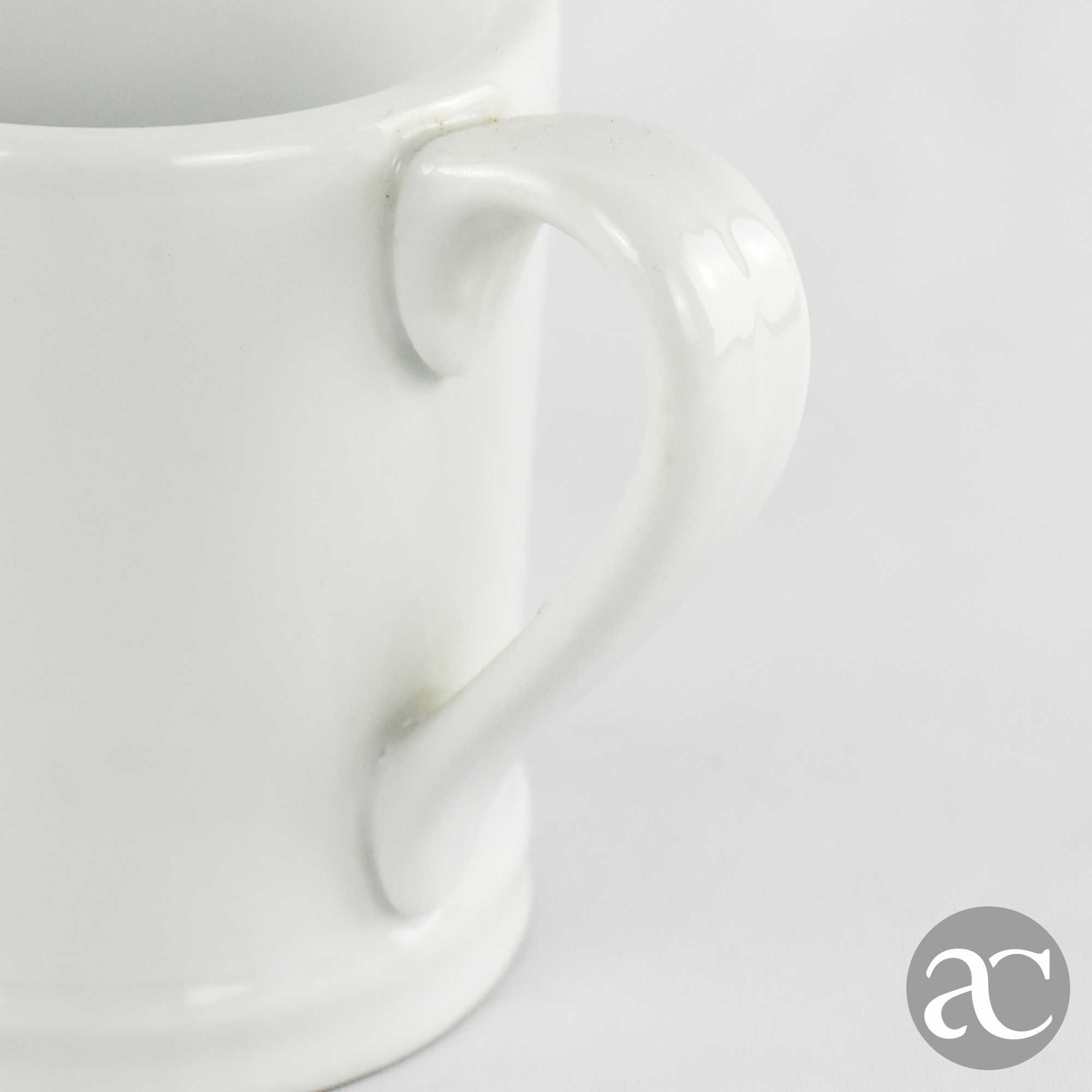 Caneca em Porcelana branca Artibus