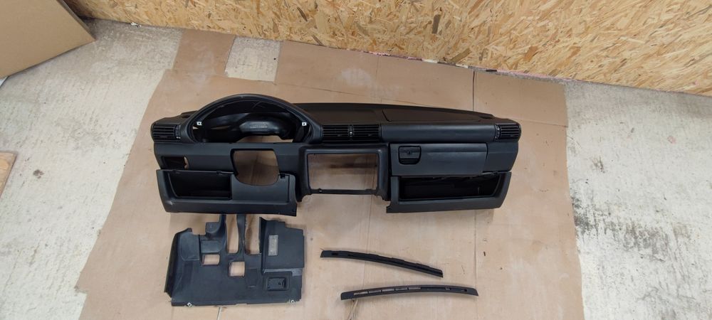 BMW E36 Compact kokpit schowek osłony komplet deska super stan okazja