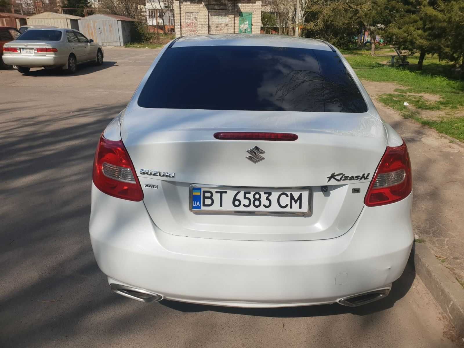 Продам ТЕРМІНОВО  Suzuki Kizashi   2,4 2010р