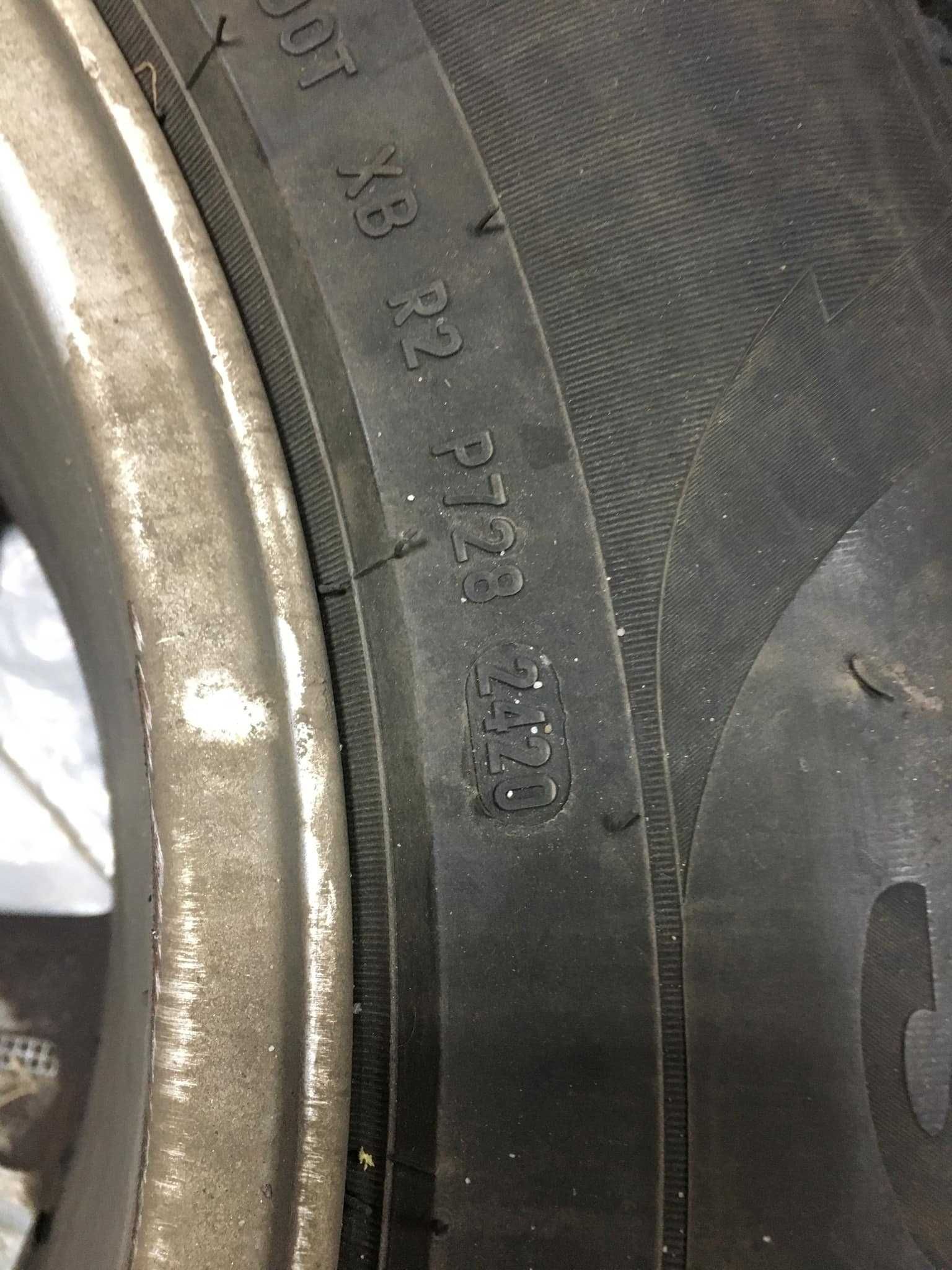 Opony zimowe Pirelli Scorpion Winter 235/65/r17 rok 2020 8mm