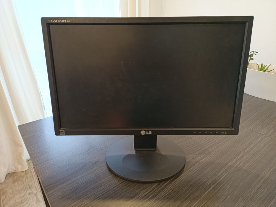 Monitor LG Flatron E2211