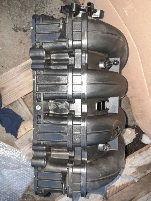 Оригінальний впускний колектор Мазда СХ5