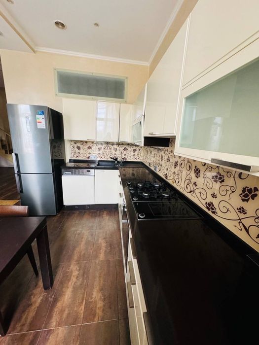 Пропонуємо в оренду сучасну квартиру по Михайлівська вул., 24б