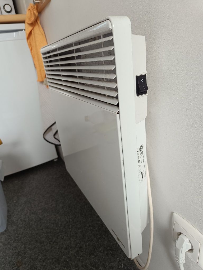 Radiador com suporte de parede