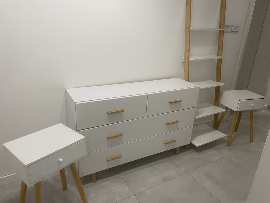 Zestaw bialych mebli