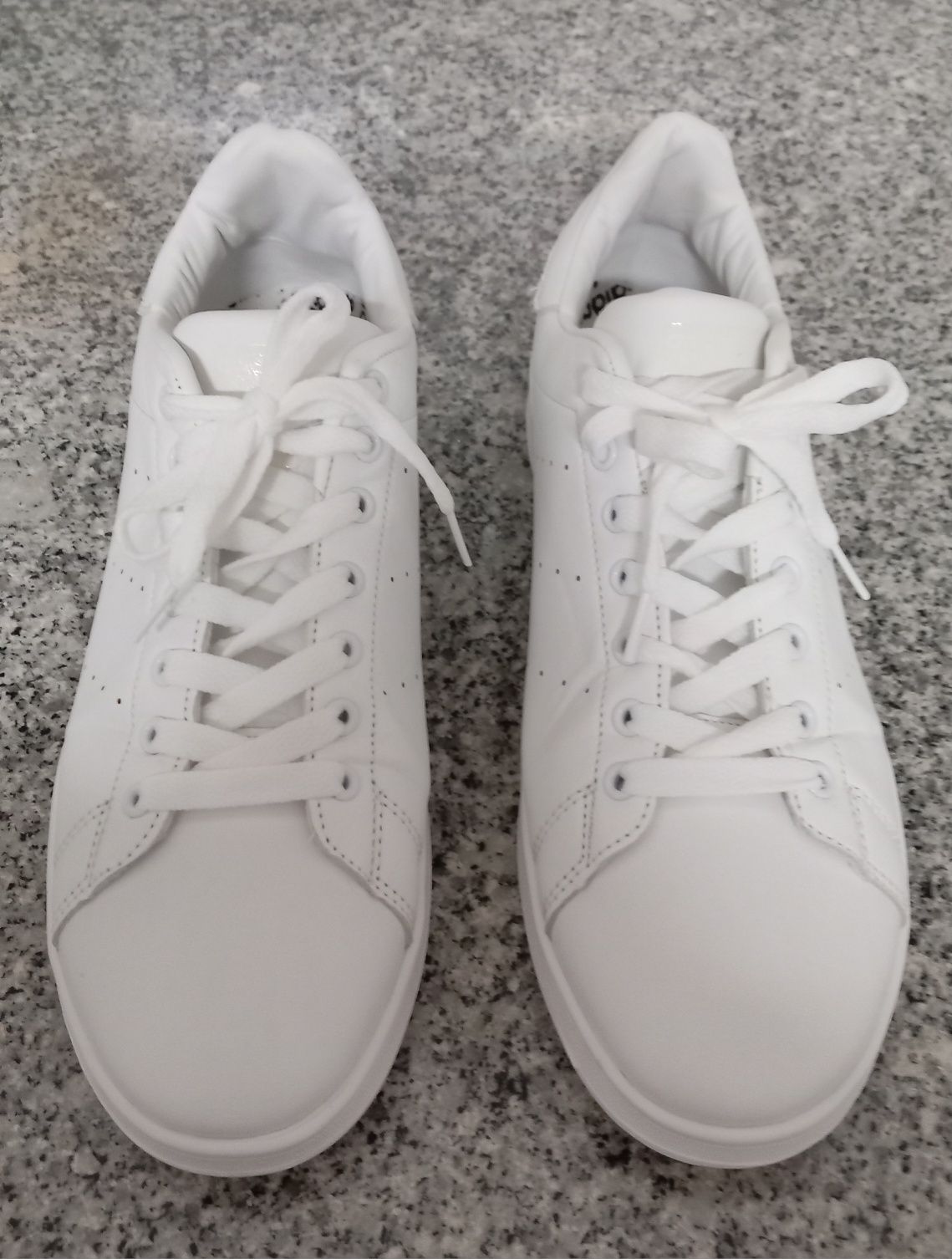 TÉNIS LOUIS VUITTON N°40 E TÉNIS ADIDAS N°43 Impecáveis como novos.20€