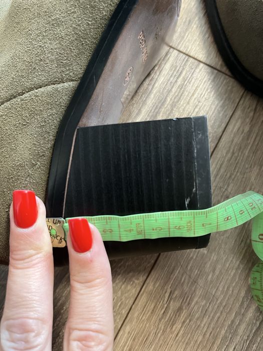 Жіночі замшеві чобітки Per Una на підборах, колір хакі