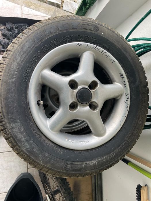 4 Pneus Michelin e 4 jantes novas