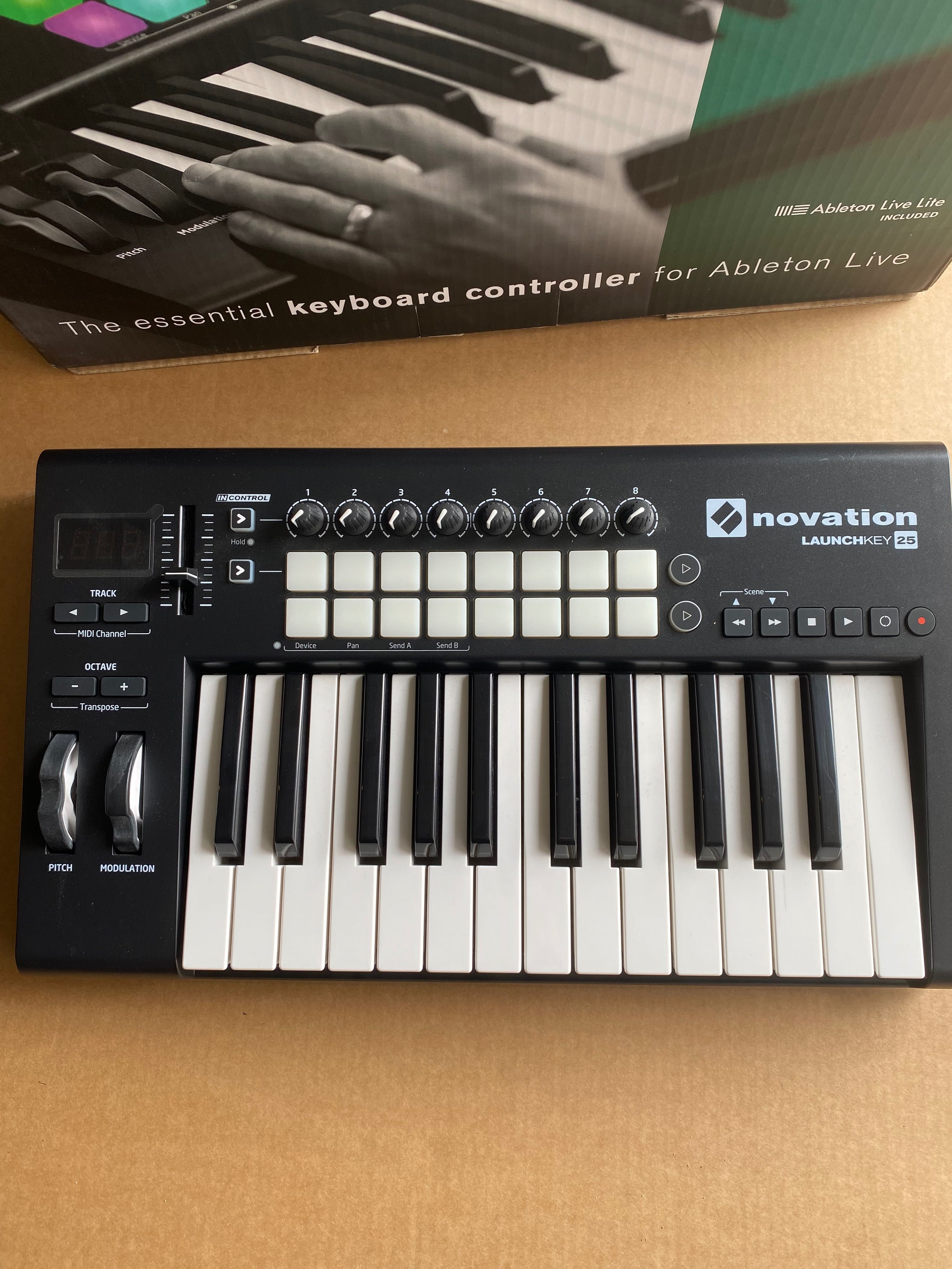 Novation LaunchKey 25