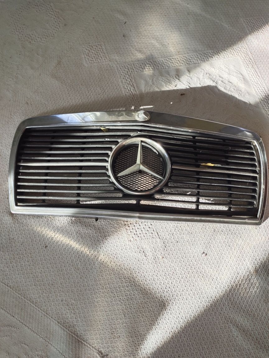 Решетка радиатора (гриль) Mercedes w126