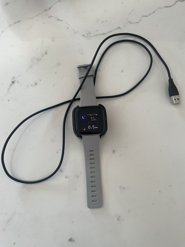 Smartwatch Fitbit Versa 2 szary