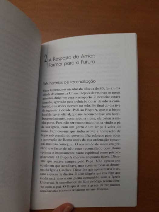 Livro "Desafios e Esperança: História da Igreja Católica na China"