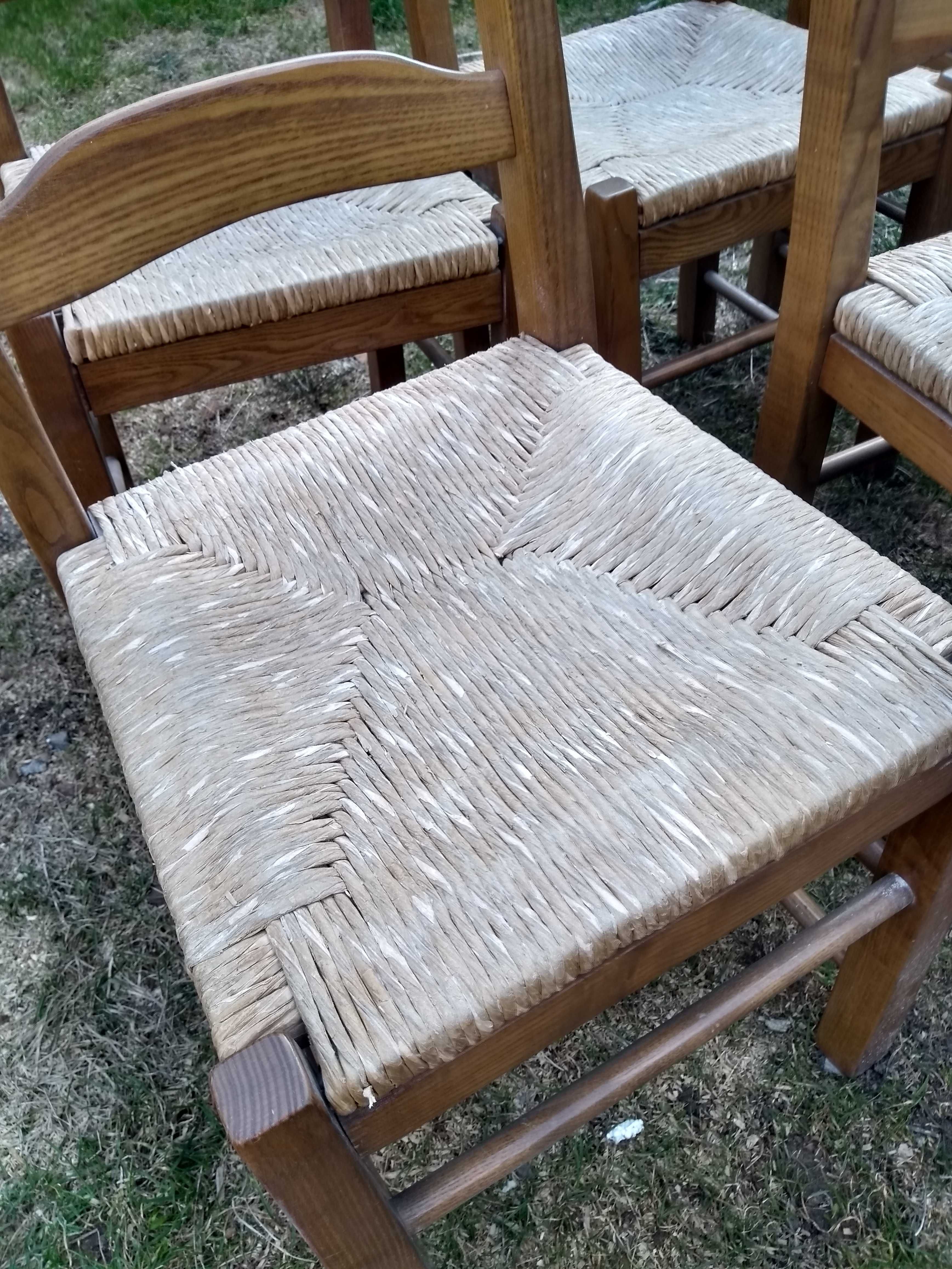 Krzesła drewniane siedziska trawa morska