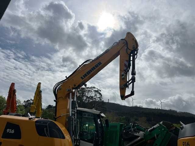 escavadora liebherr rodas